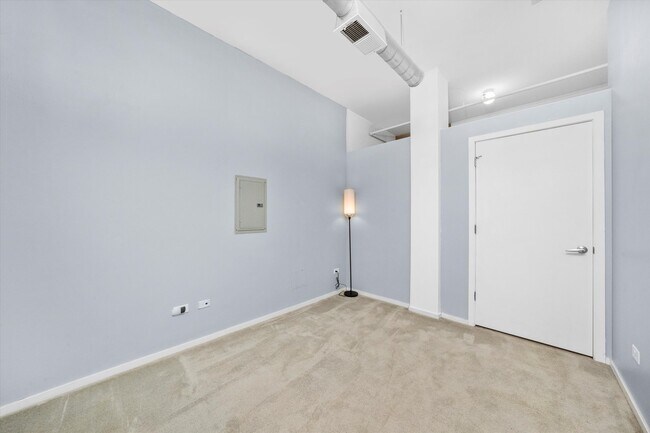 Building Photo - 2323 W Pershing Rd