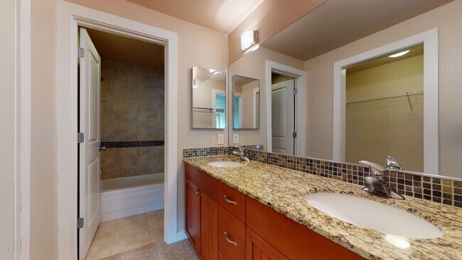 Building Photo - Gold Pointe condo!  2 Bed, 2 Bath Condo w/2 parking spaces, MOVE IN SPECIAL - Available NOW!