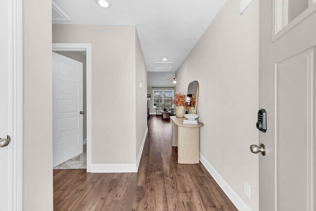 Building Photo - Cute Home in Quiet Area ready to Call Home Today!