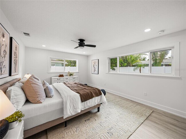 Building Photo - 6709 Cardinal Dr S