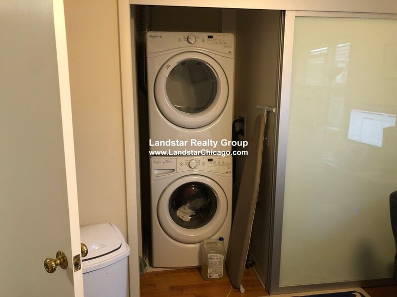 Building Photo - 1327 Chicago Ave