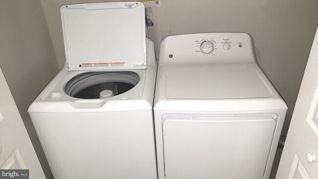 Building Photo - 15 Bridle Path