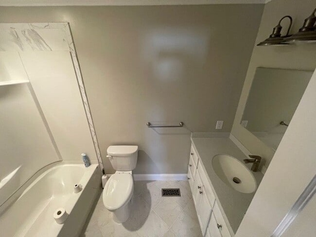 Building Photo - 4881 Oak Level Rd