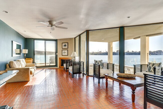 Building Photo - 4513 Cove Dr