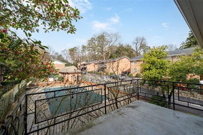 Building Photo - 4266 Roswell Rd NE