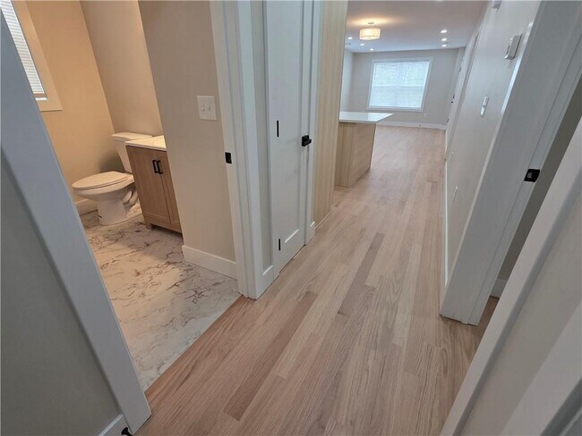 Building Photo - 29 Dunford St