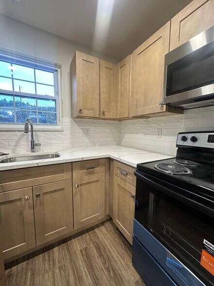 Building Photo - B8 Alpine Ct