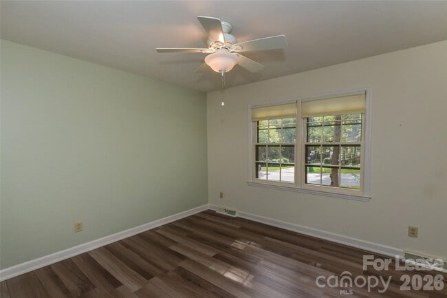 Building Photo - 2630 Fernbank Dr