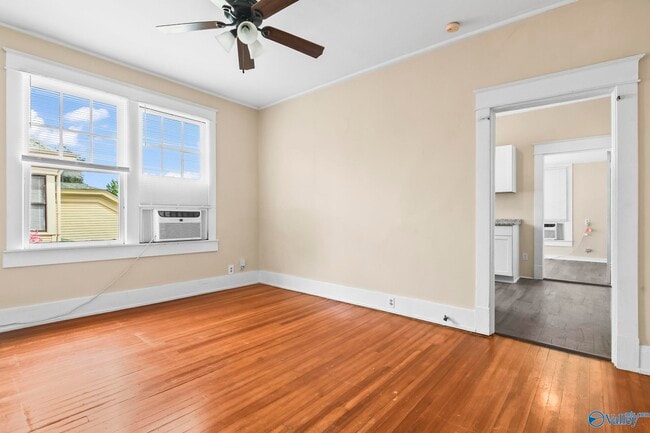 Building Photo - 207 Lincoln St SE