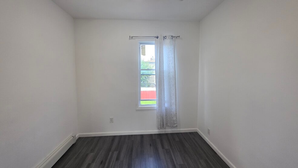 Building Photo - 176 Bartholdi Ave
