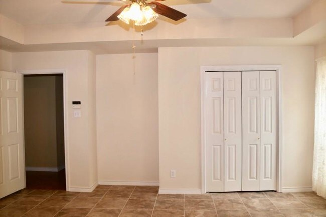 Building Photo - 903 Milroy Dr W