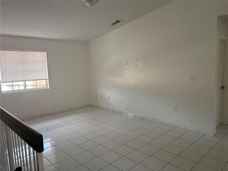 Building Photo - 2258 W 74th St