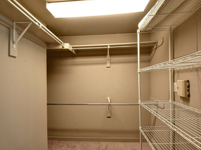 Building Photo - 2000 Bagby St