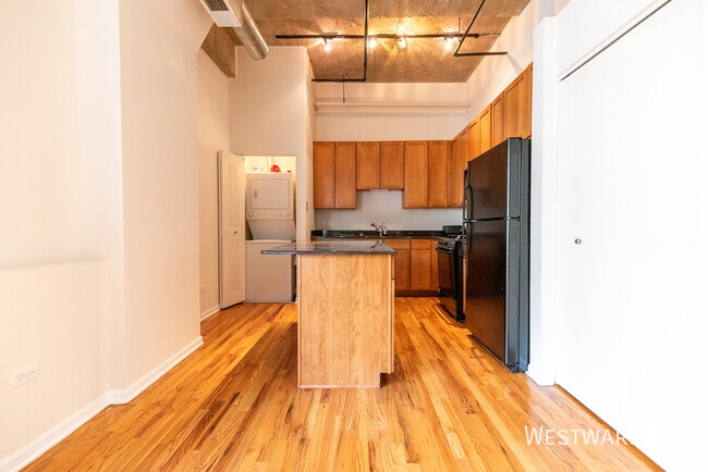 Building Photo - 758 N Larrabee-726