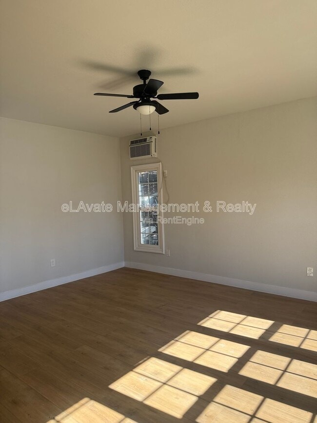 Building Photo - 1607 W 49th St