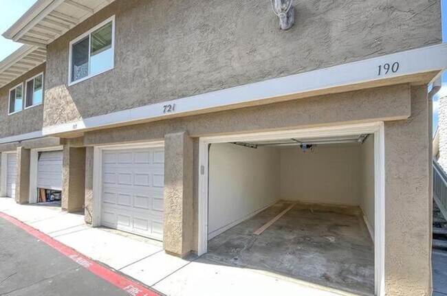 Building Photo - Remodeled 3 Bed 2 Bath Condo - Coastal Living at Its Finest