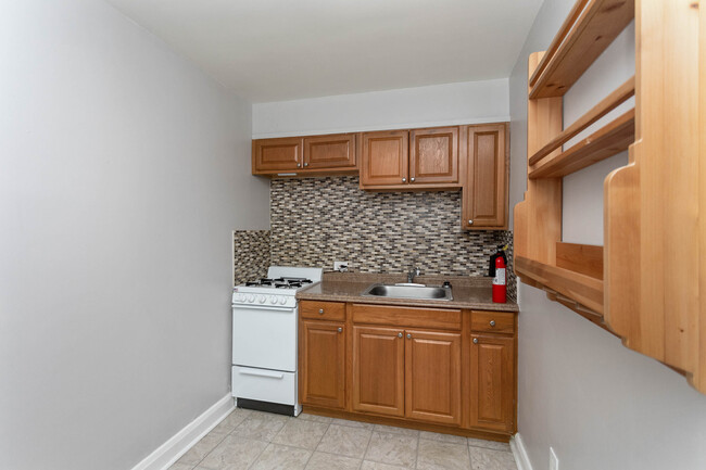 Kitchen - 1304 Dartmouth Ave