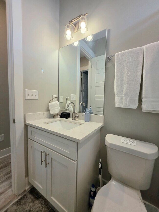Building Photo - 8088 Carmel Cir