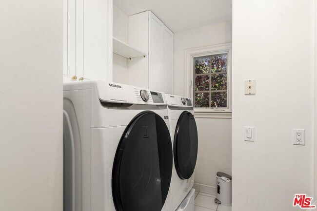 Building Photo - 515 S Westgate Ave