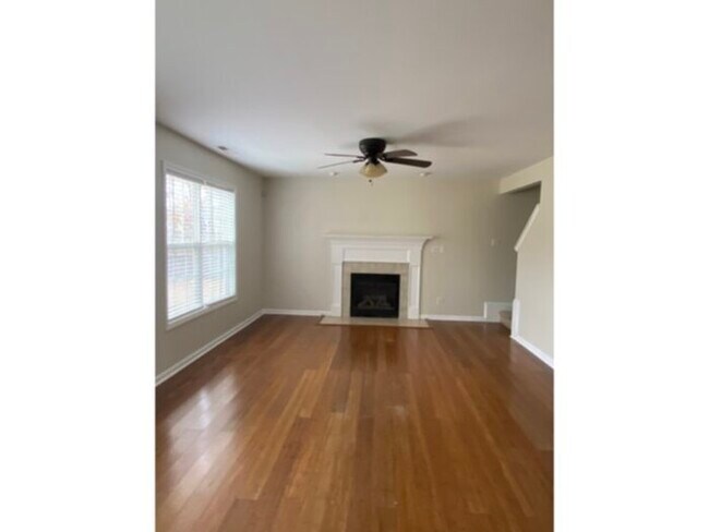 Building Photo - 50 Breezewood Dr