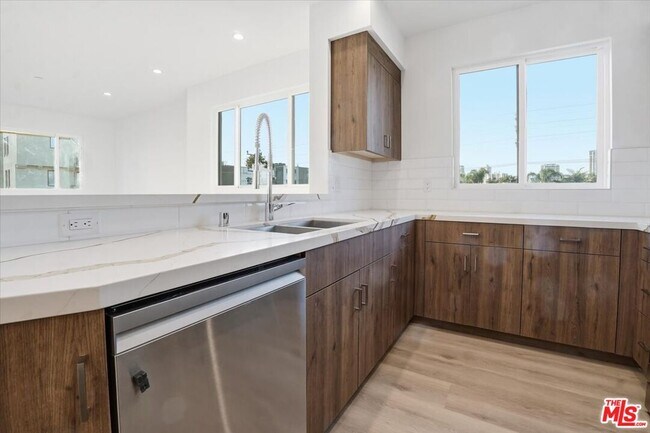 Building Photo - 1820 Prosser Ave