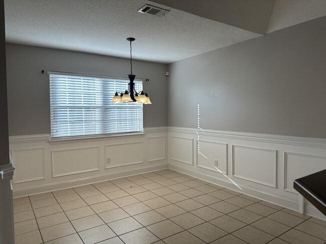 Building Photo - 59 Forest St NE