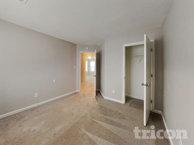 Building Photo - 10419 Battle Ct