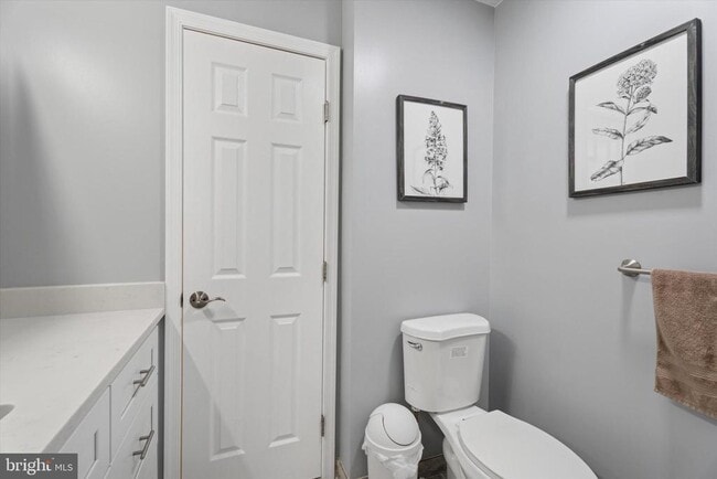 Building Photo - 205 Woodside Cir