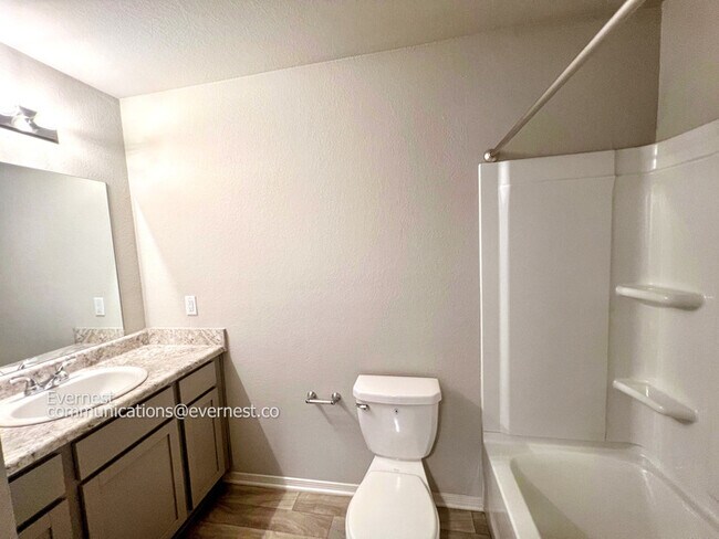Building Photo - 1137 Santa Fe Trl