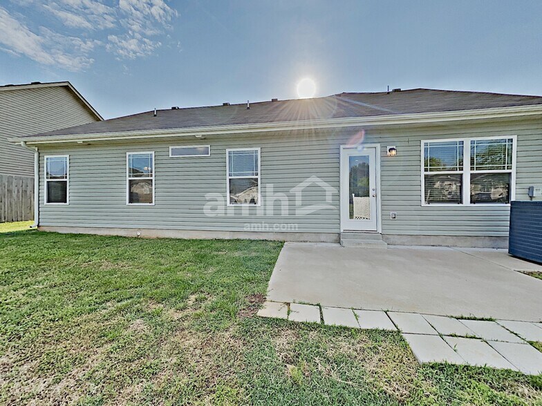 Building Photo - 1617 Ursuline Ln