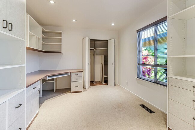 Building Photo - Spacious Saratoga Home with Great Outdoor ...