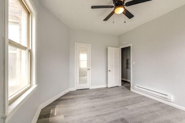 Building Photo - 2-Bedrooms