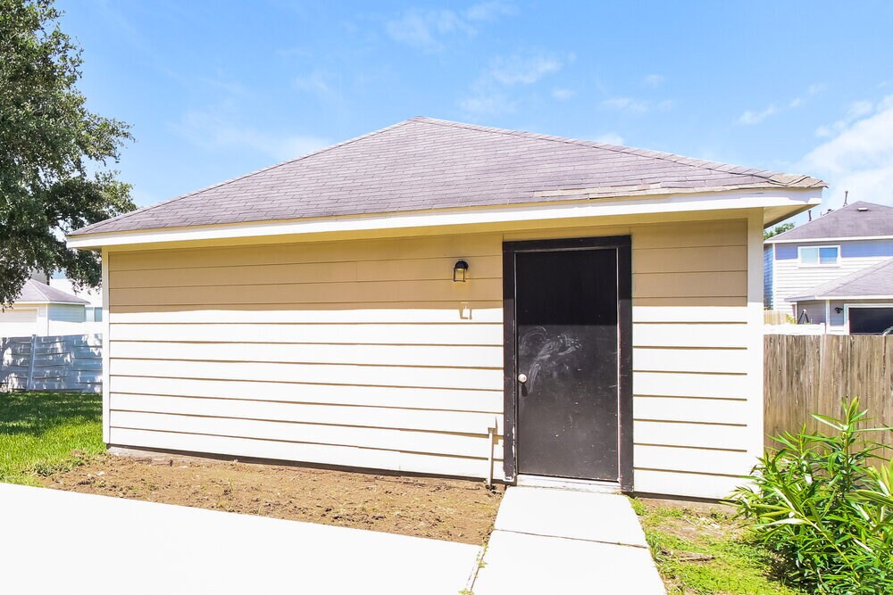 Building Photo - 11823 Princess Garden Way