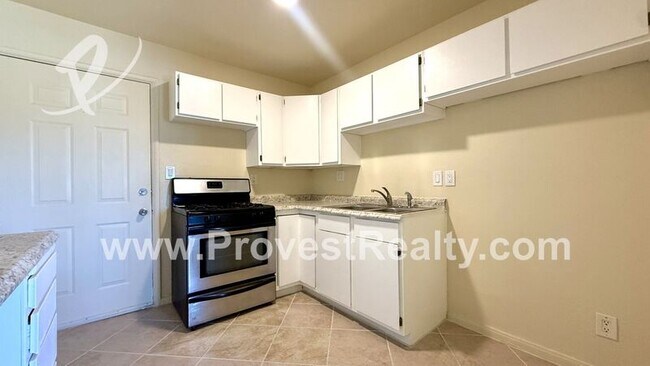 Building Photo - 15034 Sequoia St