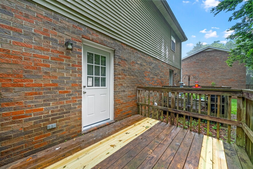 Building Photo - 481 Martha Ln