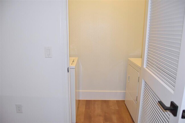 Building Photo - 1508 Blodgett St