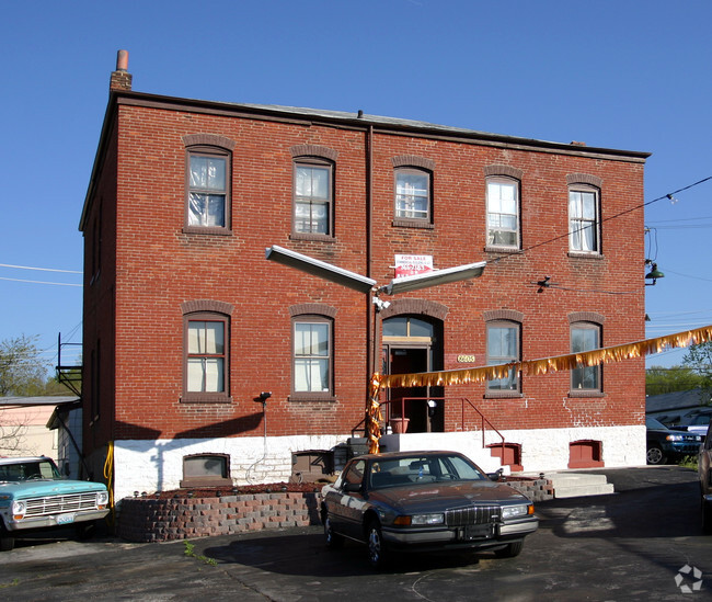 Building Photo - 8605 S Broadway