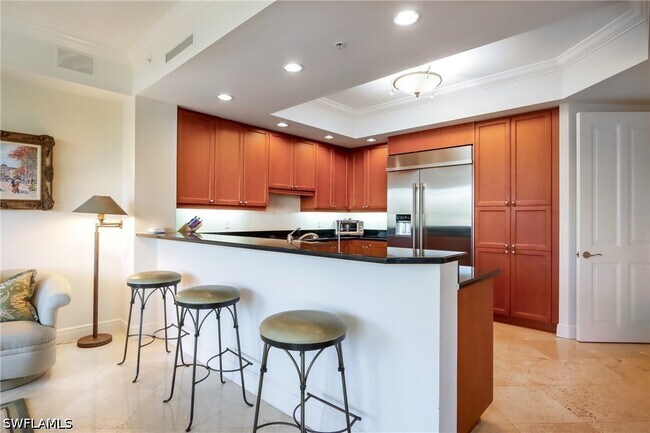 Building Photo - 8787 Bay Colony Dr