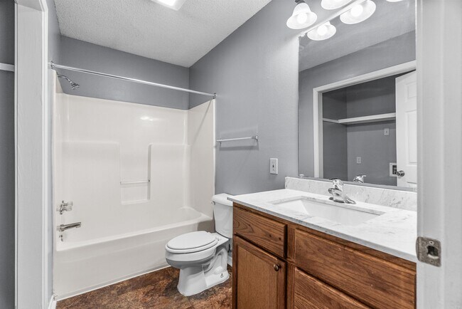 Building Photo - 1309 Country Oaks Dr