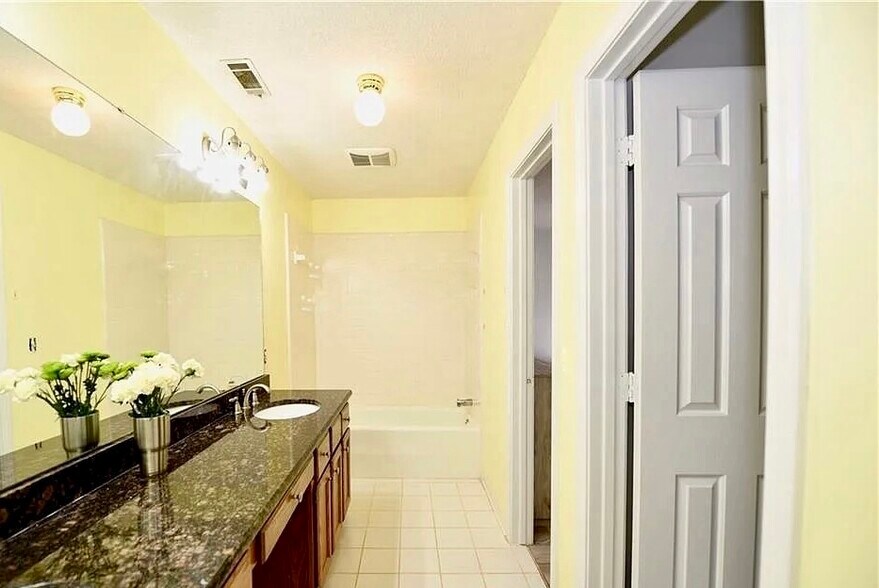 Building Photo - 510 Squire Cir