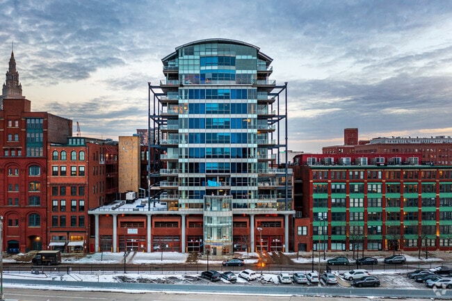 Building Photo - Pinnacle Condominiums