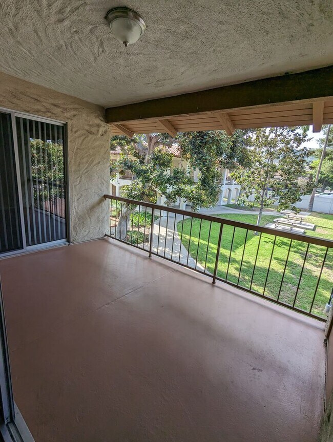 Building Photo - Light and bright 2 bedroom 2 bathroom condo available April 25, 2025