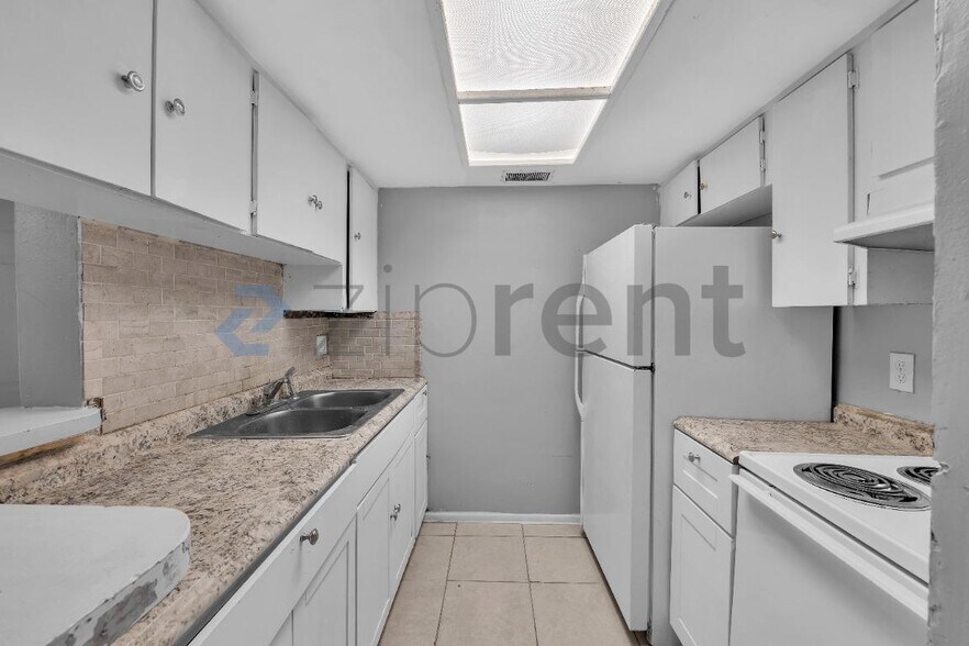 Building Photo - Unit 2