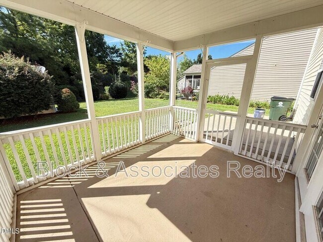 Building Photo - 420 Cline Falls Dr
