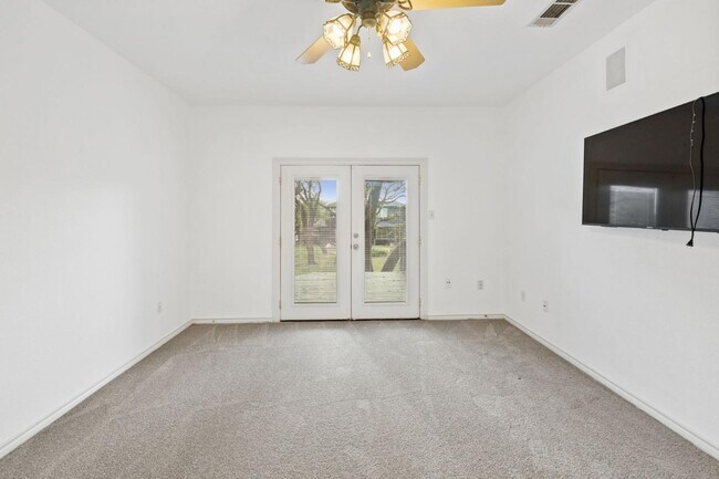Building Photo - 500 Errol Dr