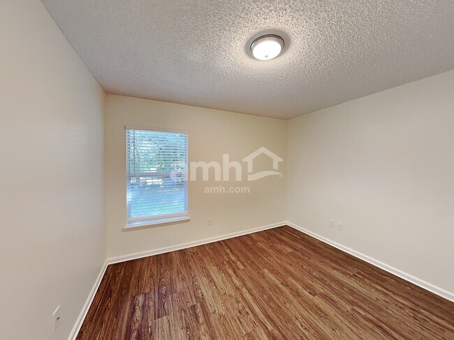 Building Photo - 745 Grand Parke Dr