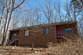 Building Photo - Spacious duplex just minutes from downtown
