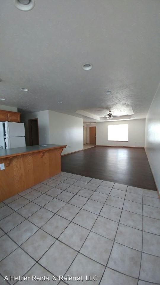 Building Photo - 647 Eastmont Rd
