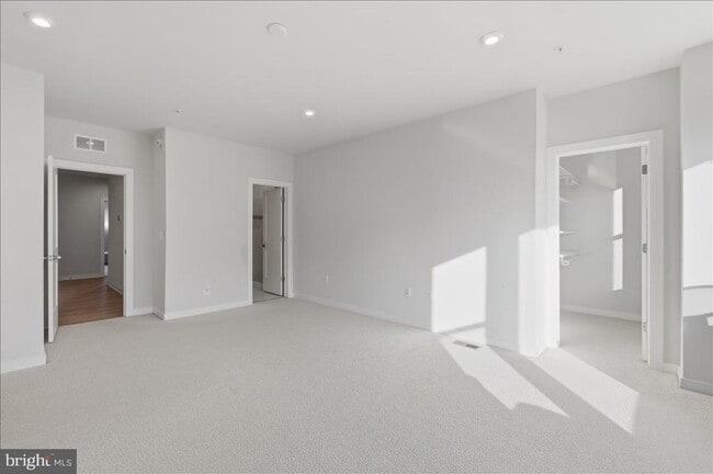 Building Photo - 13538 Sayward Blvd