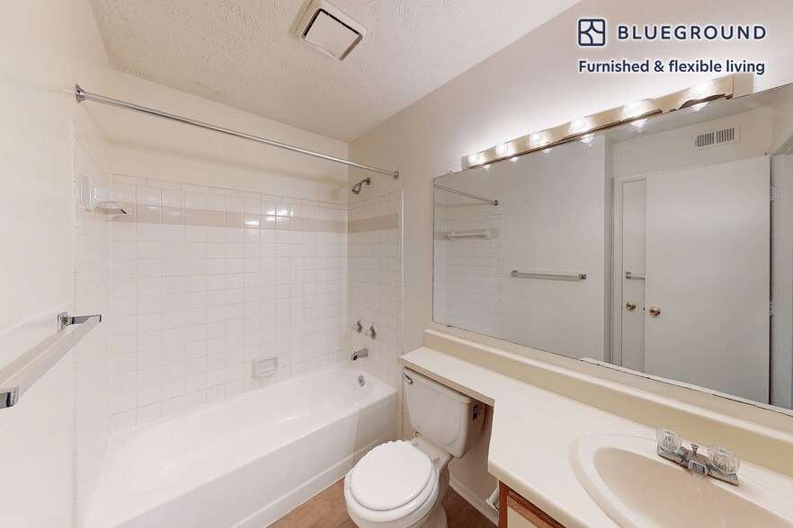 Building Photo - 5441 Columbia Rd